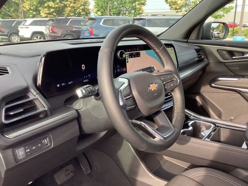 Used 2025 Chevrolet Traverse LT AWD/4WD image 11