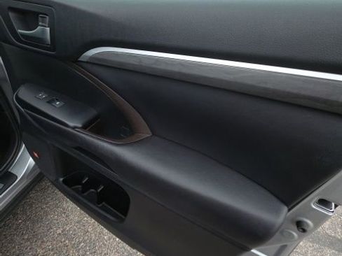 Used 2017 Toyota Highlander Limited Platinum image 24