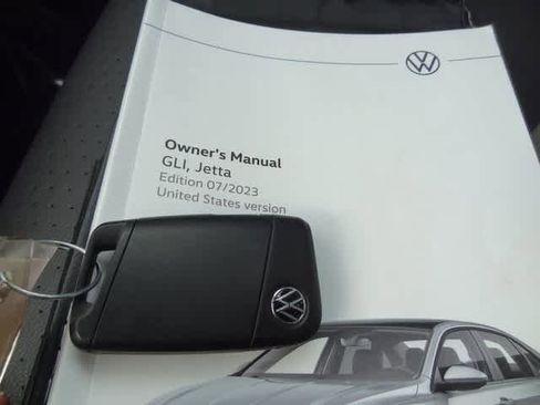 Used 2024 Volkswagen Jetta SE image 36