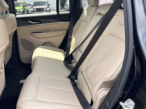 Used 2023 Jeep Grand Cherokee Limited AWD/4WD image 11