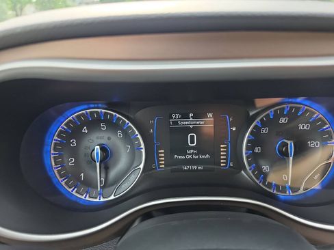 Used 2020 Chrysler Voyager LX w/ Cold Weather Group FWD image 16