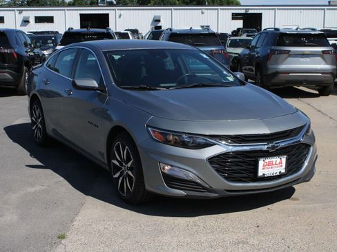 Used 2025 Chevrolet Malibu RS FWD image 3