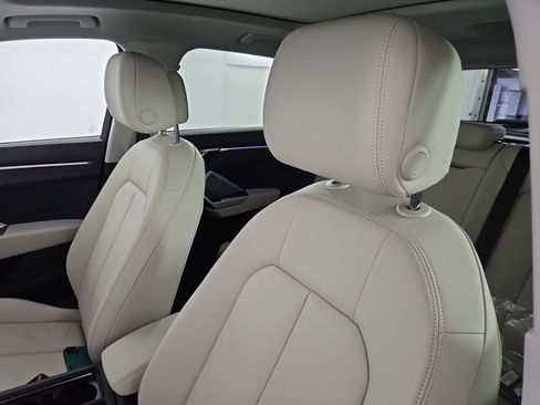 Certified 2025 Audi Q3 2.0T Premium Plus w/ Premium Plus Package image 20