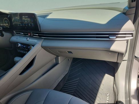 Certified 2023 Hyundai Elantra SEL w/ Convenience Package image 17