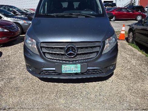 Used 2016 Mercedes-Benz Metris Passenger image 2