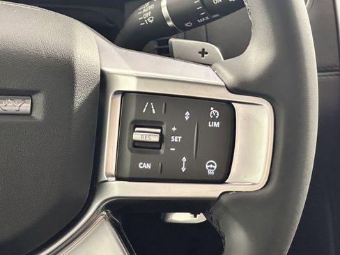 Used 2025 Land Rover Discovery S image 21