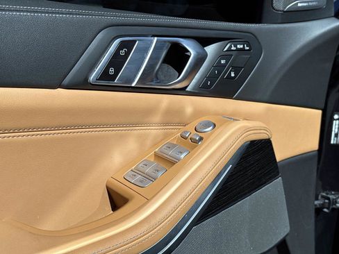 Used 2024 BMW X7 xDrive40i w/ M Sport Package image 21