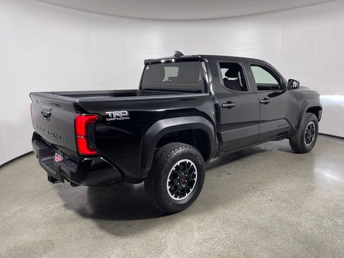 Certified 2025 Toyota Tacoma TRD Off-Road image 3