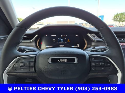 Used 2023 Jeep Grand Cherokee L Limited w/ Luxury Tech Group II AWD/4WD image 21
