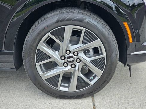 New 2026 Cadillac Optiq Luxury 2 AWD/4WD image 9