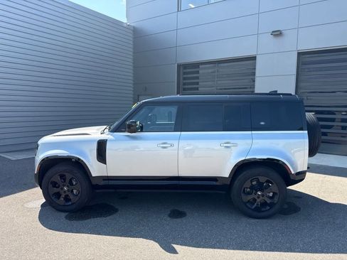 Used 2024 Land Rover Defender 110 X-Dynamic SE AWD/4WD image 2