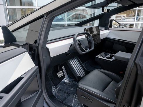 Used 2024 Tesla Cybertruck AWD Crew Cab image 16