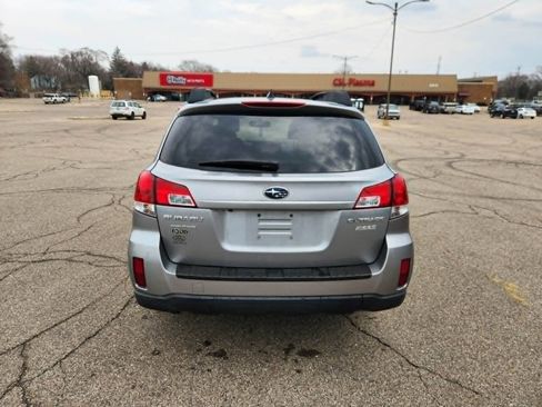 Used 2011 Subaru Outback 2.5i Limited image 5