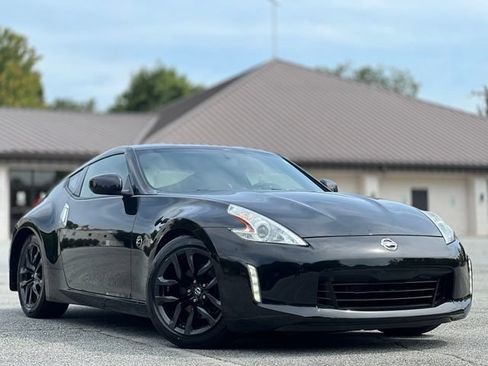 Used 2015 Nissan 370Z Coupe RWD image 3
