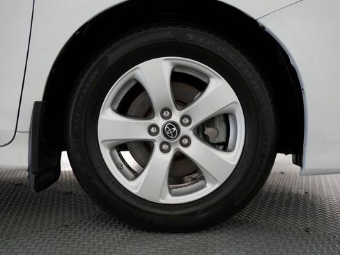 Used 2018 Toyota Sienna LE w/ Carpet Mat Package image 55