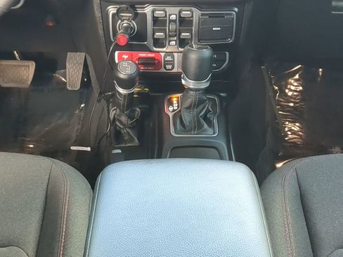 Used 2025 Jeep Gladiator Rubicon w/ Convenience Group image 19