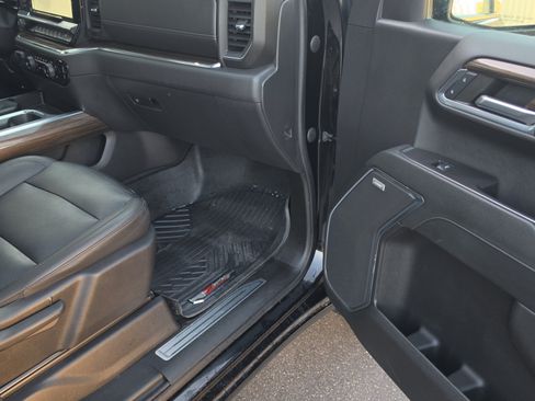 Used 2024 Chevrolet Silverado 1500 LT Trail Boss w/ LT Trail Boss Premium Package AWD/4WD image 29