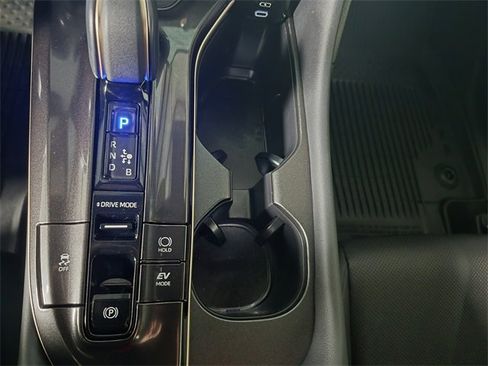 Used 2025 Toyota Crown XLE image 34