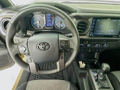 Used 2020 Toyota Tacoma TRD Off-Road AWD/4WD image 12