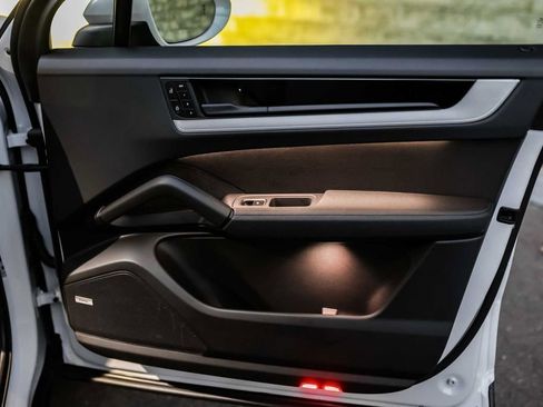 Used 2024 Porsche Cayenne image 13