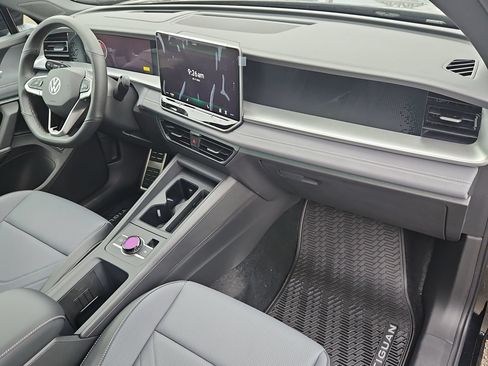New 2026 Volkswagen Tiguan SE R-Line AWD/4WD image 30