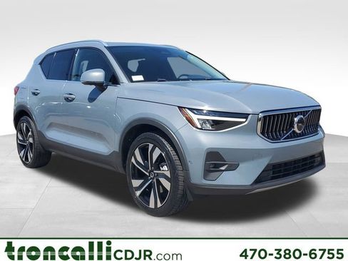 Used 2023 Volvo XC40 B5 Plus w/ Climate Package AWD/4WD image 1