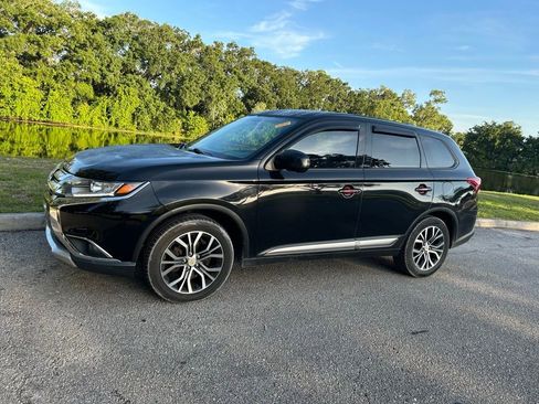 Used 2018 Mitsubishi Outlander LE AWD/4WD image 2