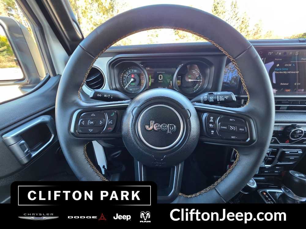 Used 2024 Jeep Wrangler Unlimited AWD/4WD image 22
