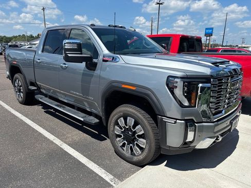 Used 2025 GMC Sierra 2500 Denali w/ Denali Reserve Package AWD/4WD image 2