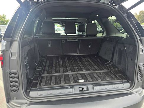 Used 2025 Land Rover Discovery S AWD/4WD image 18