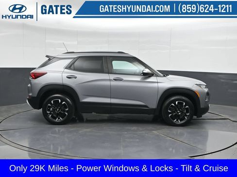 Used 2023 Chevrolet TrailBlazer LT FWD image 3
