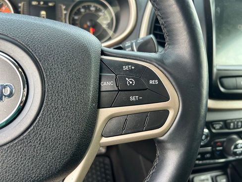 Used 2017 Jeep Cherokee Latitude w/ Comfort/Convenience Group image 20