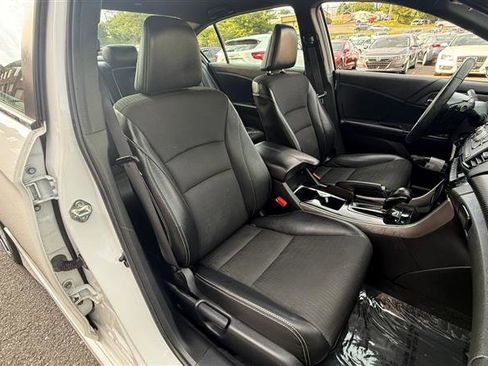 Used 2017 Honda Accord Sport image 16