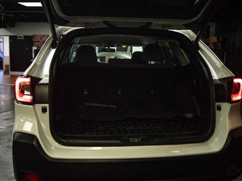 Used 2025 Subaru Outback Premium AWD/4WD image 7