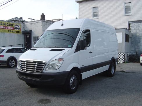 Used 2013 Freightliner Sprinter 3500 RWD image 2