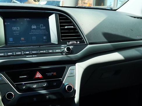 Used 2017 Hyundai Elantra SE image 42