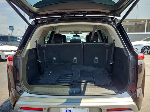 Used 2022 Nissan Pathfinder SL AWD/4WD image 10
