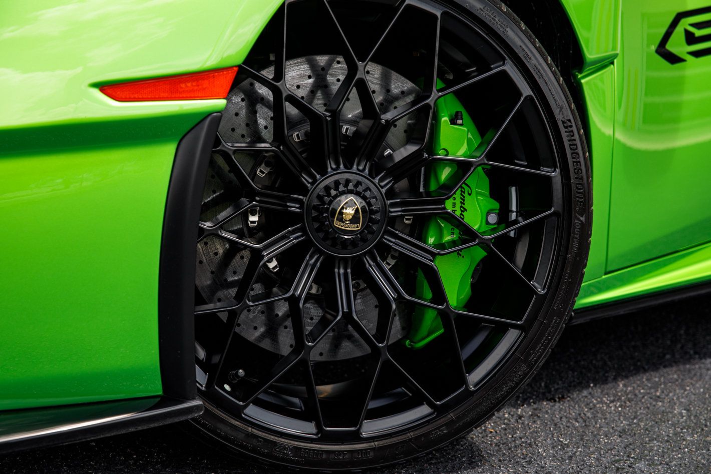 Used 2023 Lamborghini Huracan STO RWD image 2