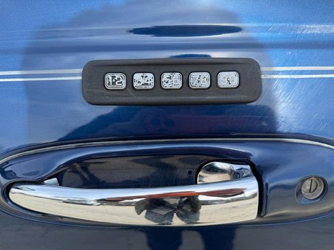 Used 2007 Lincoln Town Car Signature RWD image 16