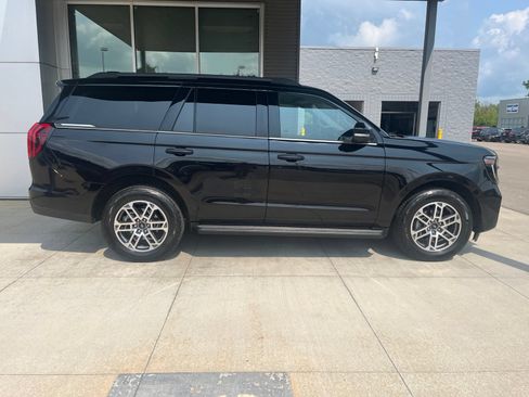 Certified 2025 Ford Expedition Active AWD/4WD image 6