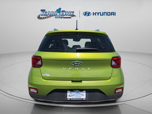 Used 2024 Hyundai Venue SEL FWD image 7