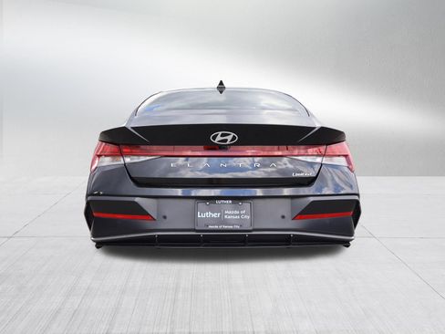 Used 2024 Hyundai Elantra Limited FWD image 5