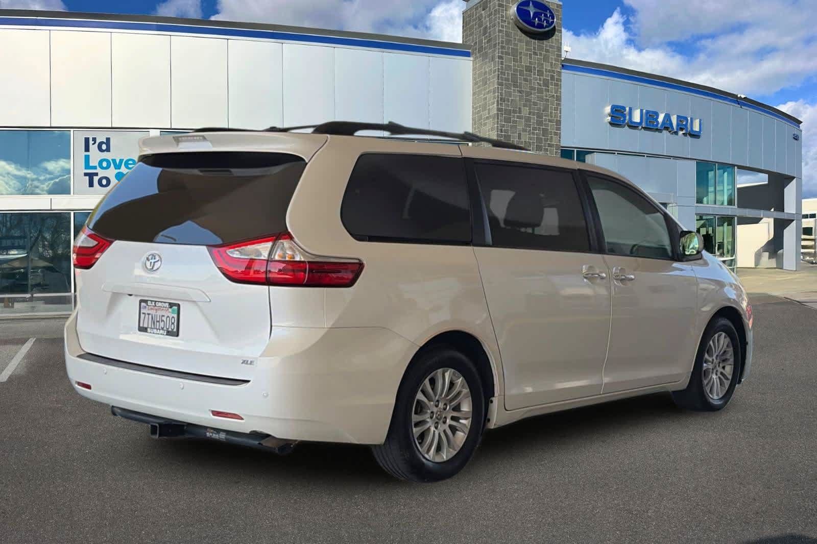 Used 2016 Toyota Sienna XLE w/ XLE Navigation Package FWD image 2