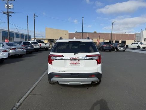 Used 2023 GMC Acadia SLT image 4