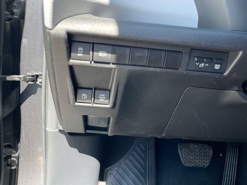 Used 2025 Toyota Sienna LE FWD image 26