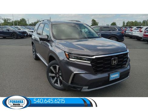 New 2025 Honda Pilot Touring image 3