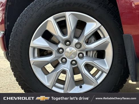 Used 2020 Chevrolet Silverado 1500 Custom w/ Infotainment Package RWD image 11