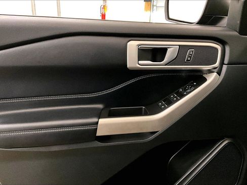 Certified 2022 Ford Explorer XLT w/ Equipment Group 202A image 22