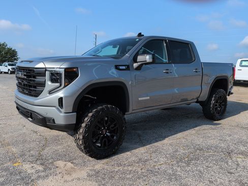 Used 2025 GMC Sierra 1500 Elevation w/ Elevation Premium Package AWD/4WD image 6