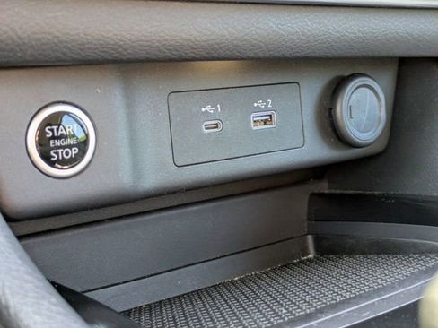 Used 2022 Nissan Rogue SV image 23